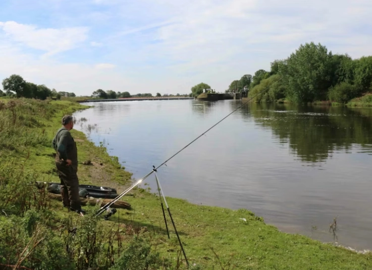 how to fish in a river