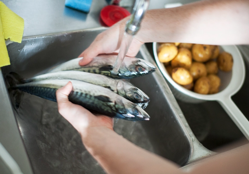 fish gutting and scaling fish gutting and scaling